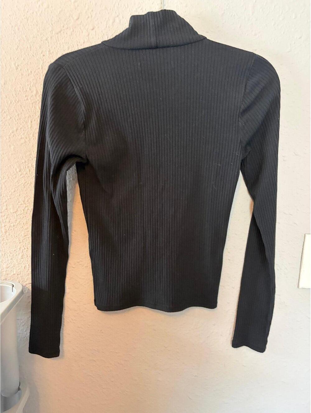 Abercrombie & Fitch black ribbed cotton mock neck long sleeve size M. Some wear - Picture 3 of 3